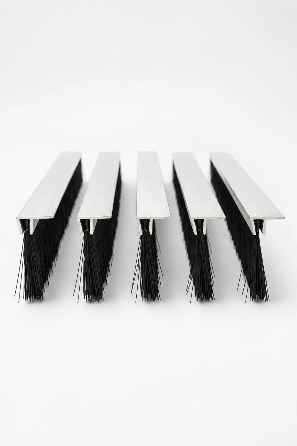 aluminyum-F-tipi-5-li-100cm-50mm-01 F tipi alüminyum kapı altı fırçası, 100 cm uzunluk ve 50 mm kıl boyu, 5’li paket