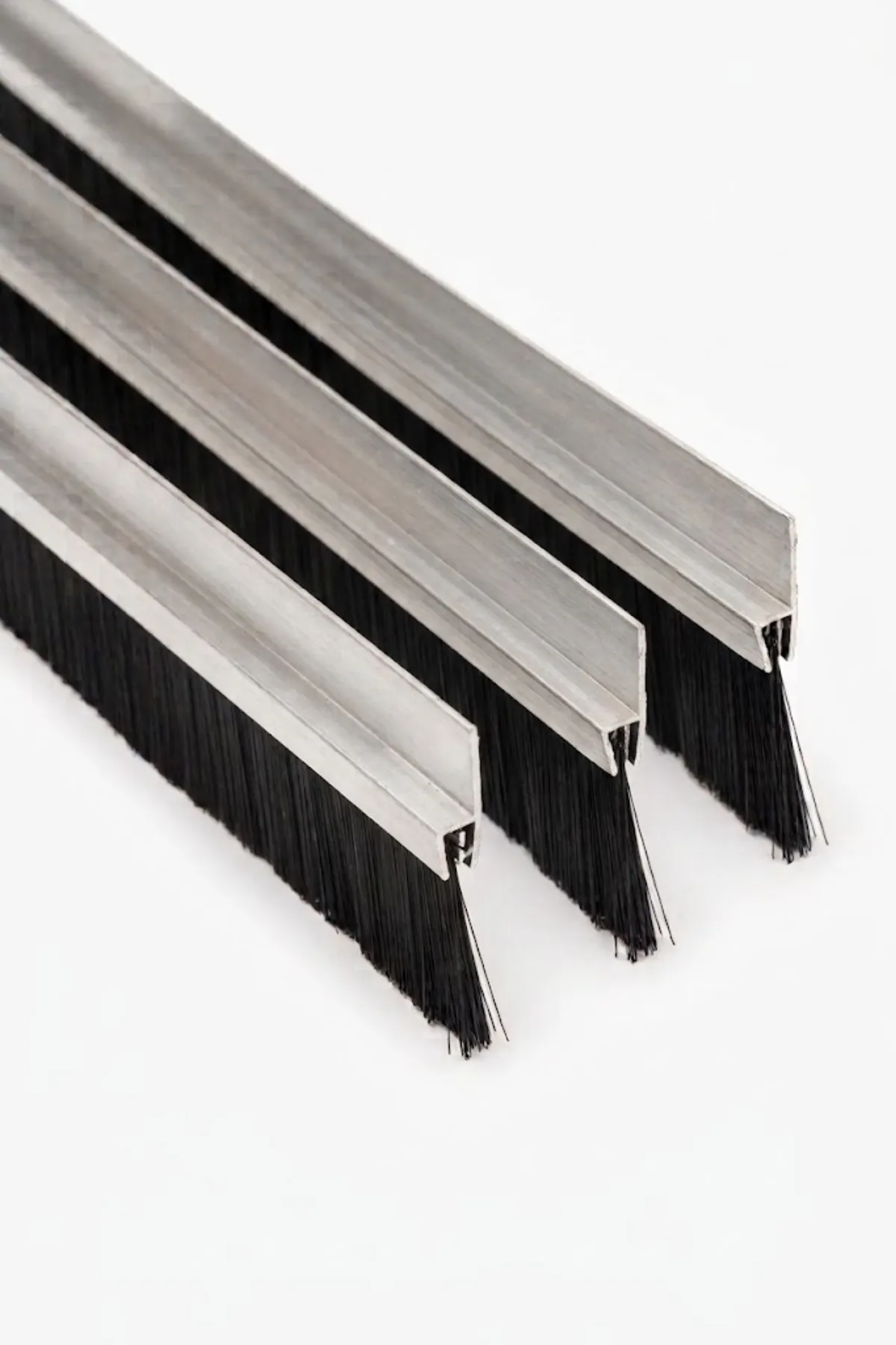aluminyum-h-tipi-3-lu-100cm-30mm-01 h tipi alüminyum kapı altı fırçası, 100 cm uzunluk ve 30 mm kıl boyu, 3’lü paket